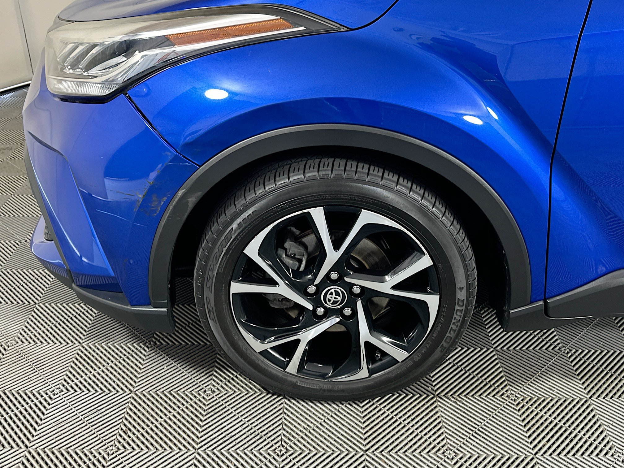 Used 2021 Toyota C-HR XLE FWD image 11