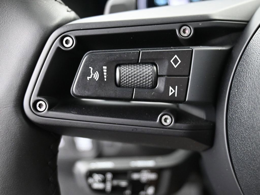 Used 2025 Porsche 911 Carrera image 10