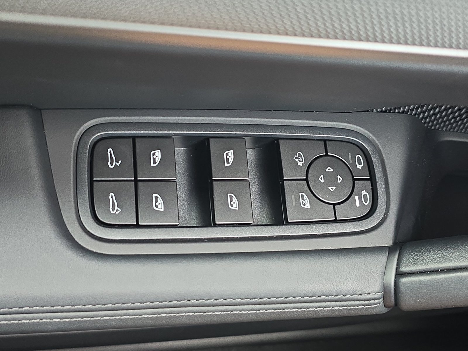 New 2026 Porsche Cayenne AWD/4WD image 17