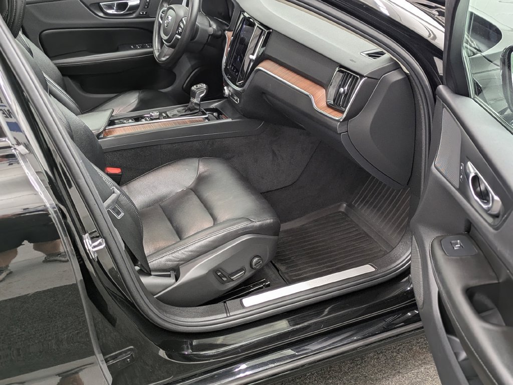 Used 2021 Volvo S60 T5 Momentum w/ Premium Package AWD/4WD image 20