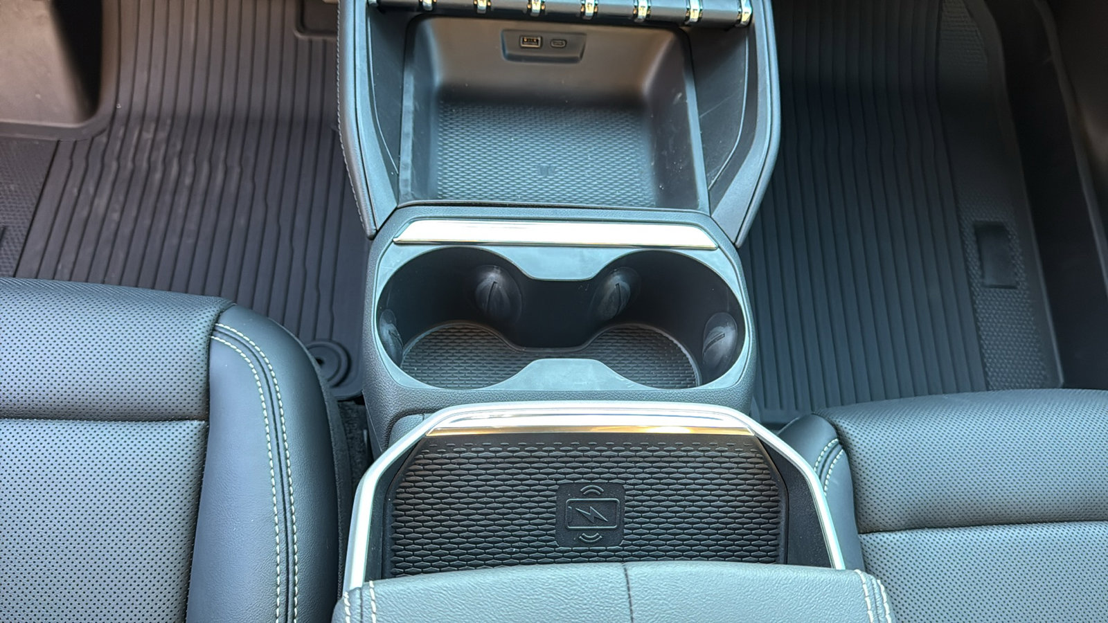 New 2026 GMC Terrain Elevation w/ Elevation Premium Package image 17