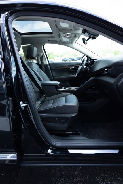 Used 2023 Buick Envision Avenir AWD/4WD image 25