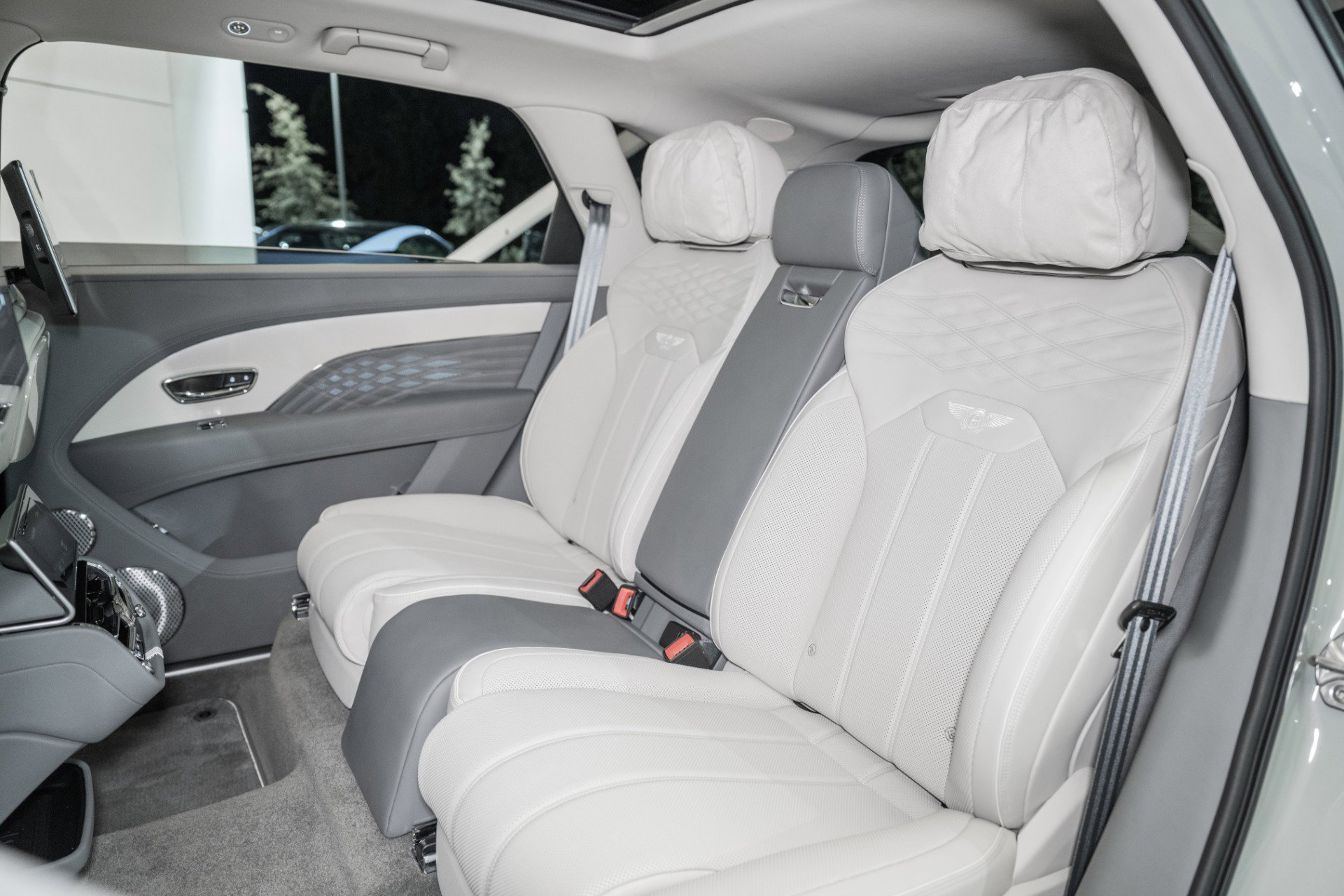 New 2025 Bentley Bentayga Extended Wheelbase image 24