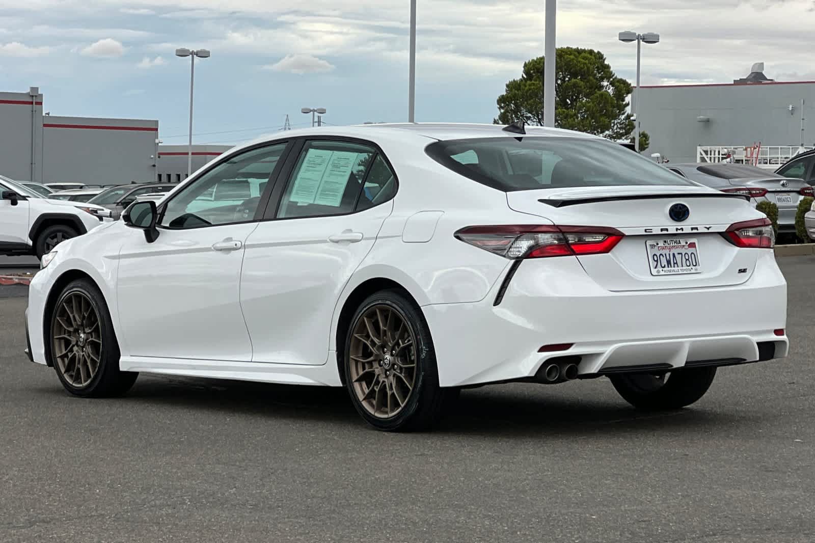 Used 2023 Toyota Camry SE FWD image 7