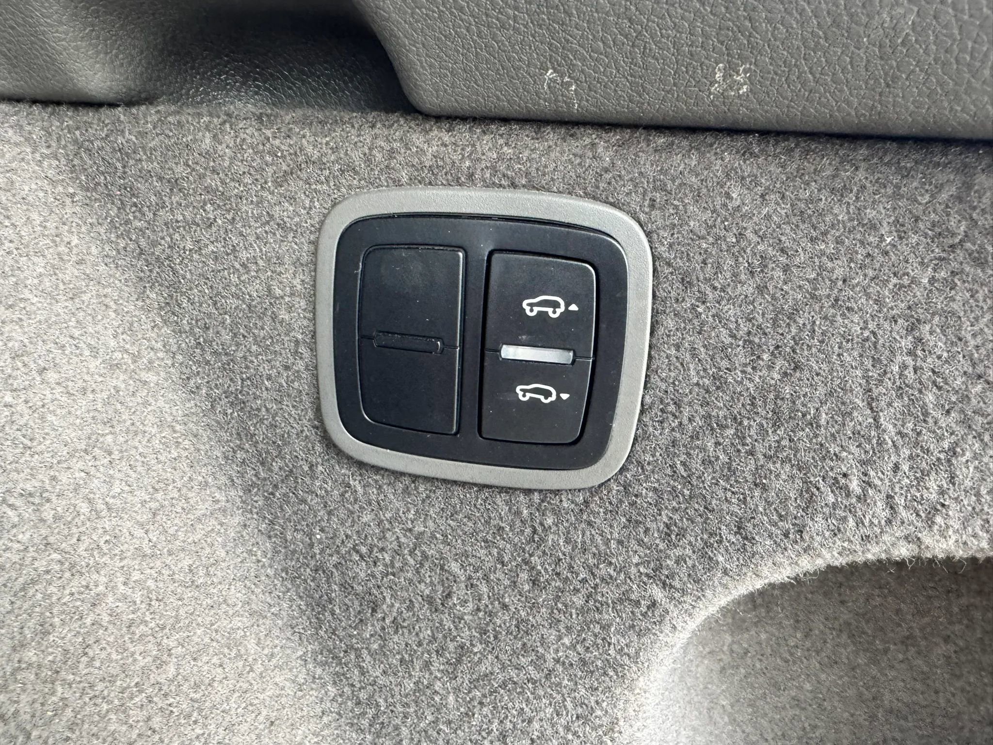 Used 2017 Porsche Macan Turbo AWD/4WD image 54