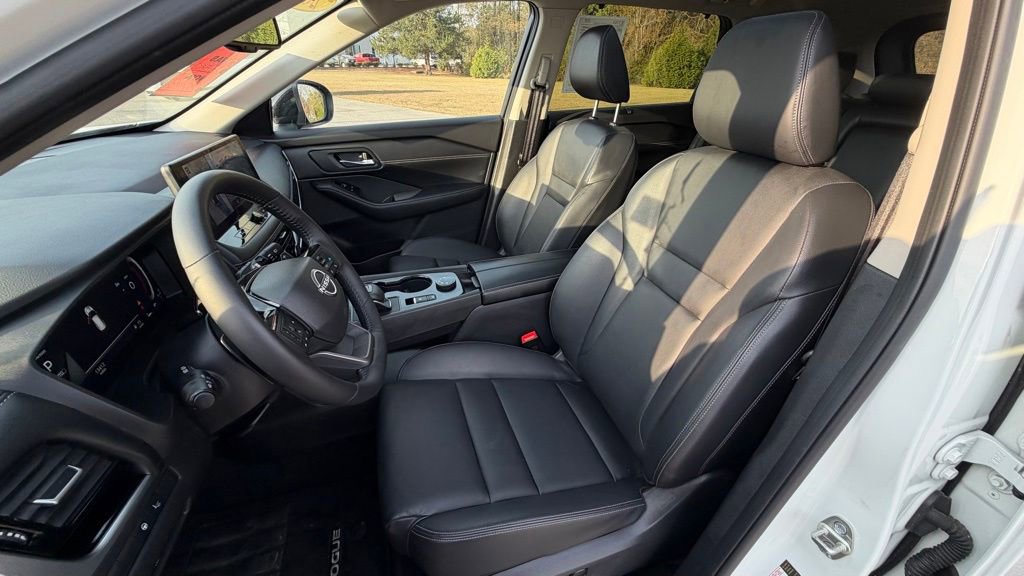 Certified 2025 Nissan Rogue SL w/ Tech Package image 11