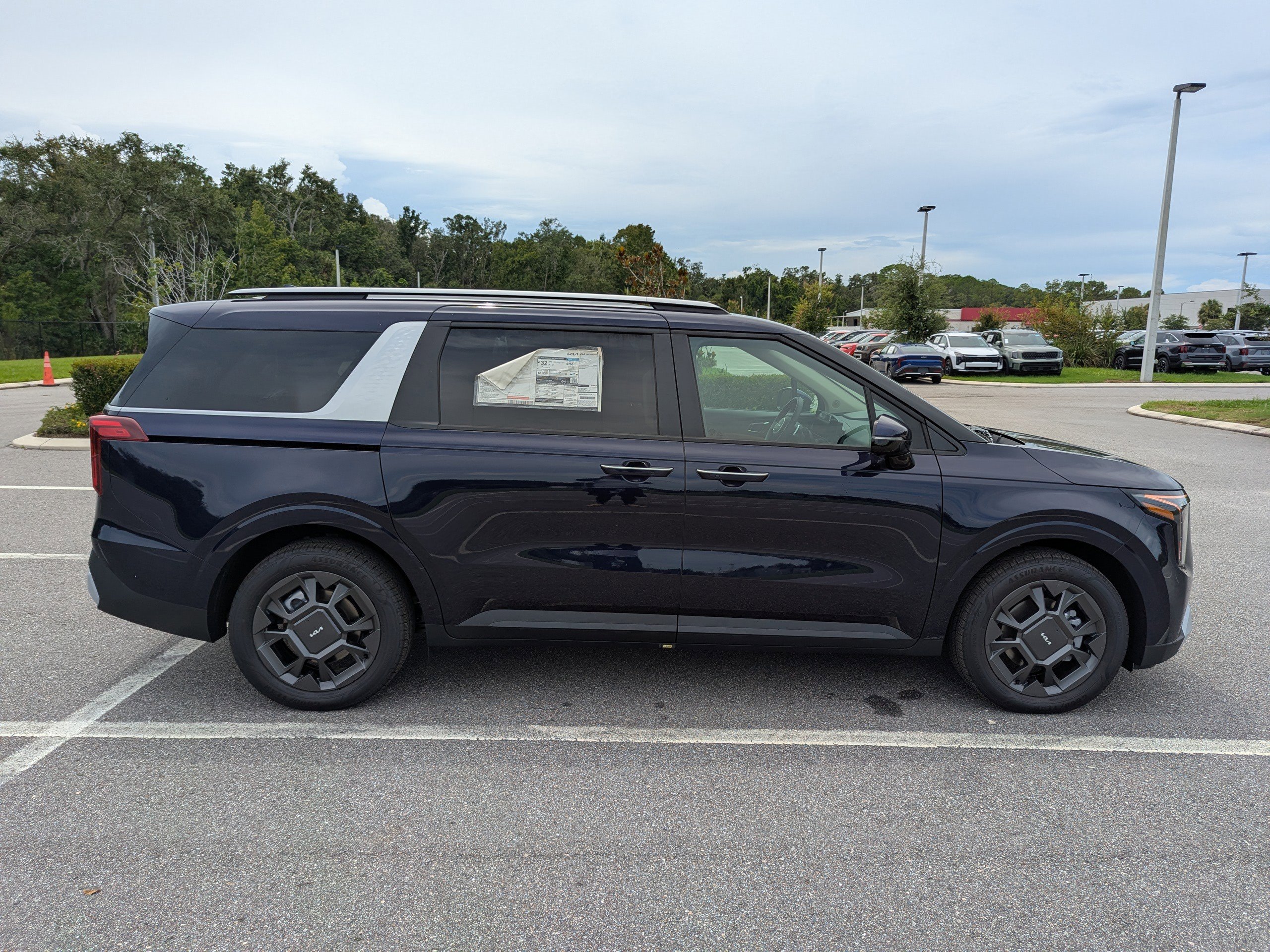 New 2026 Kia Carnival EX image 3