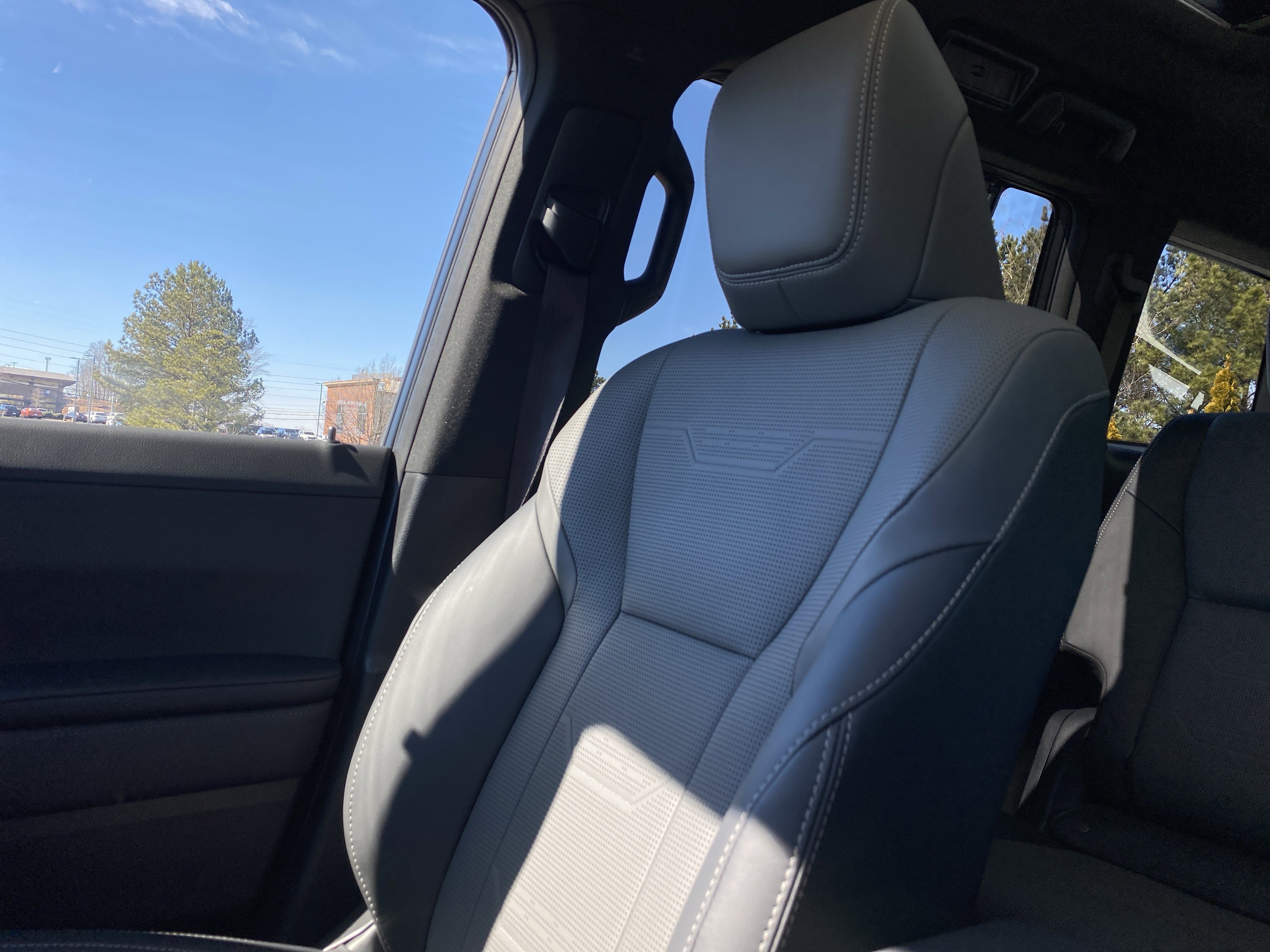 Used 2025 Lexus GX 550 w/ Accessory Package (2T) AWD/4WD image 26