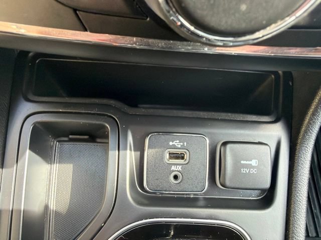 Used 2021 Jeep Cherokee Latitude Plus FWD image 27