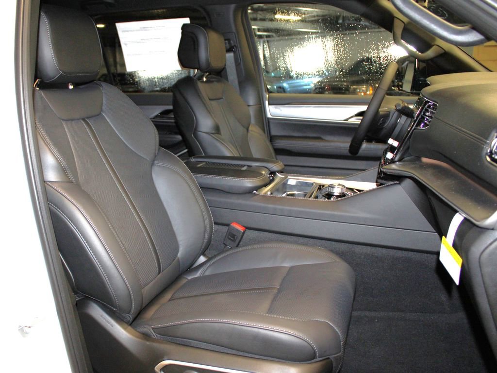 New 2025 Jeep Wagoneer L Series II image 34