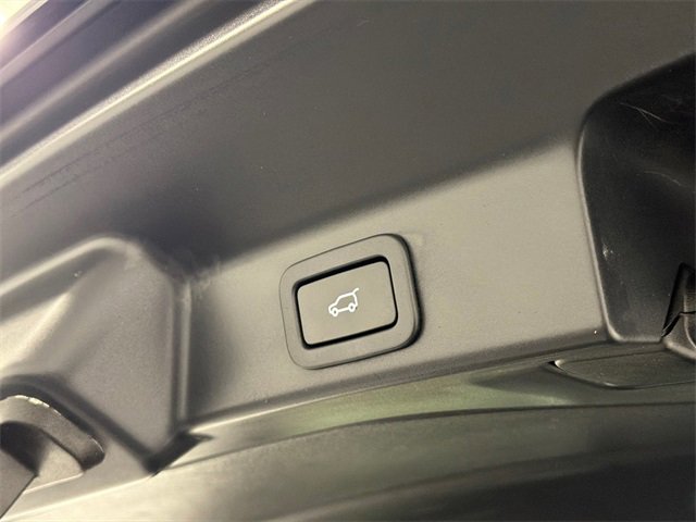 Used 2022 Jaguar F-PACE S image 9