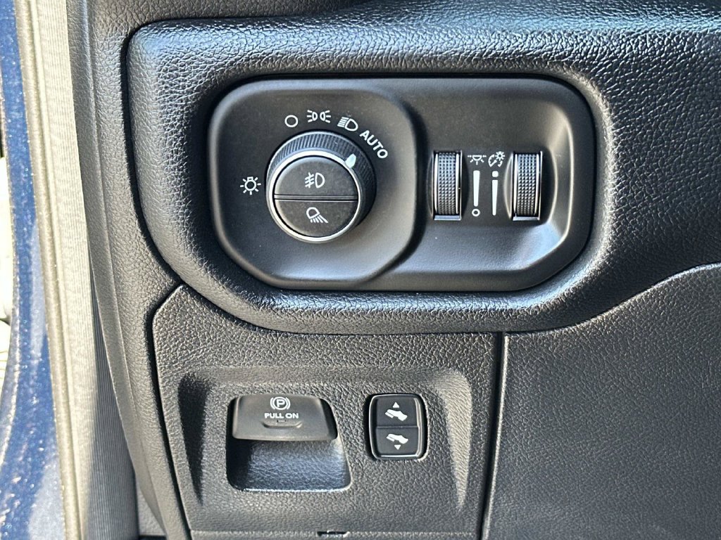 Used 2020 RAM 1500 Laramie AWD/4WD image 27