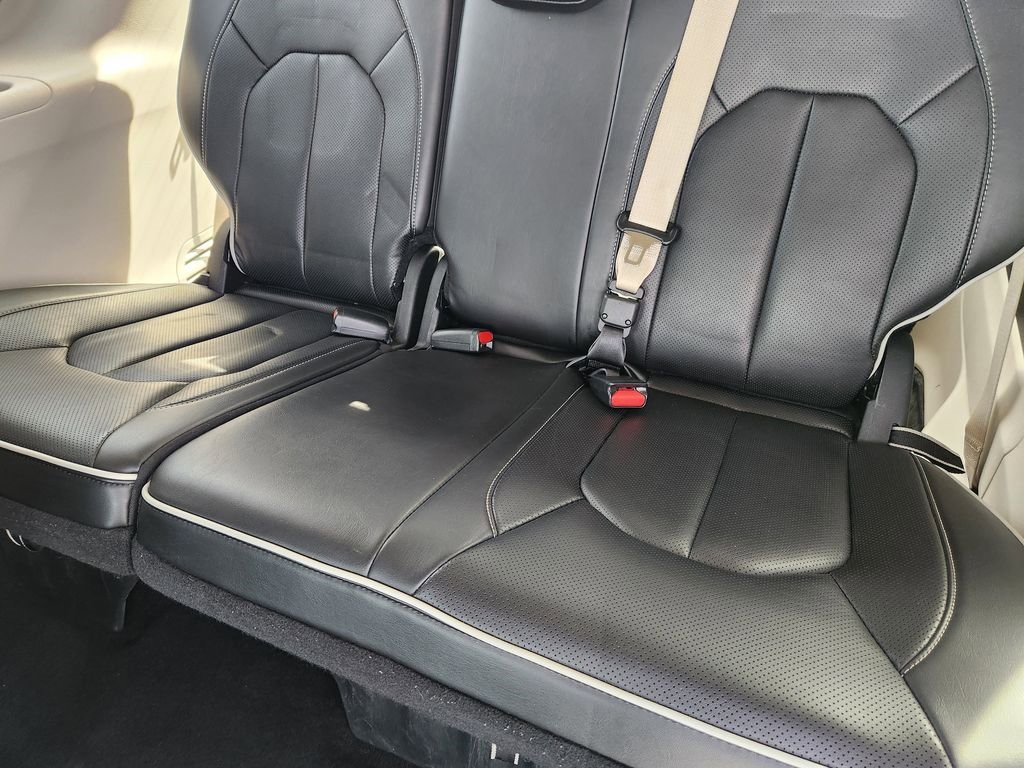 Used 2023 Chrysler Pacifica Limited image 31