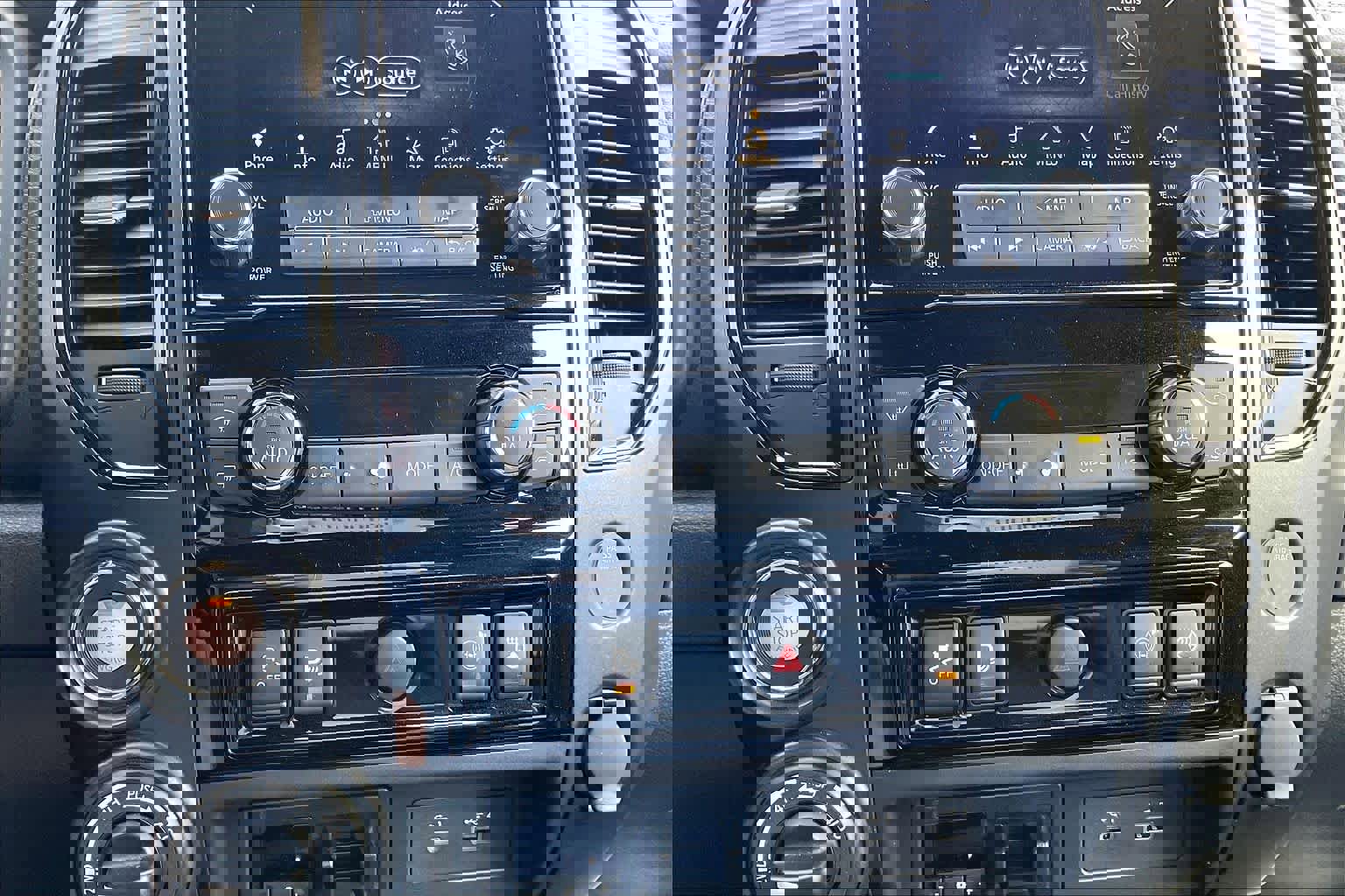 Used 2024 Nissan Titan PRO-4X w/ Pro-4x Convenience Package image 32