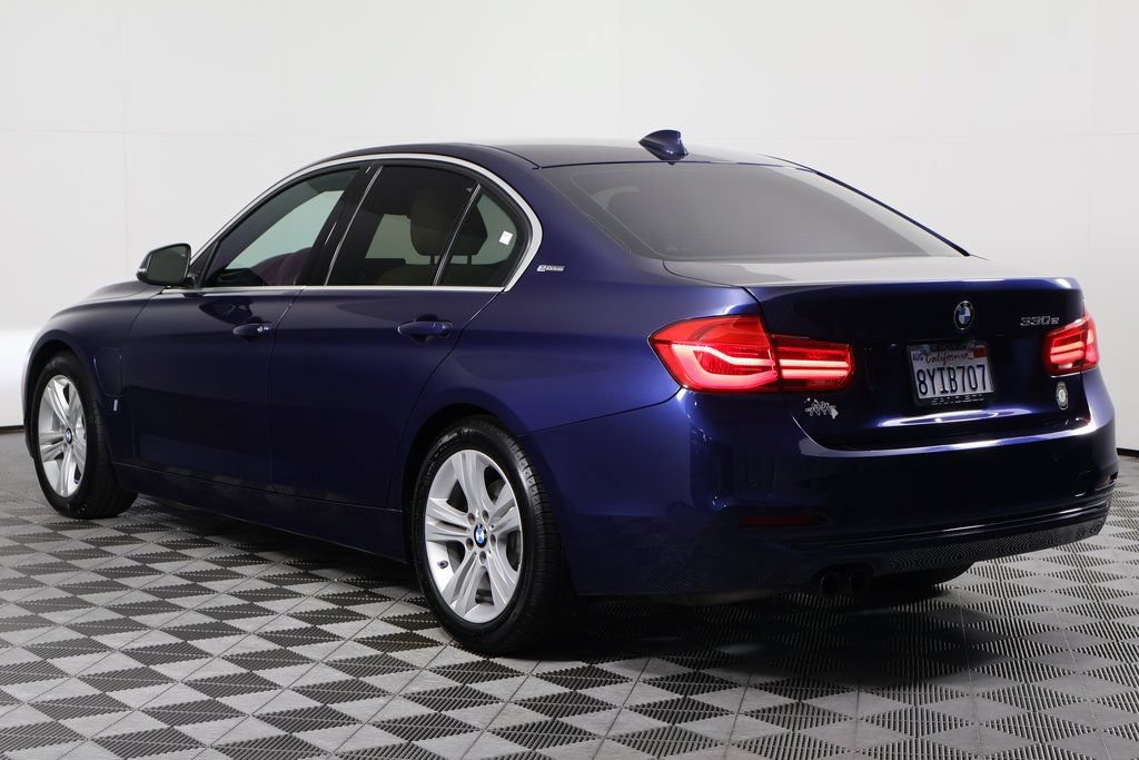 Used 2018 BMW 330e w/ Premium Package RWD image 6