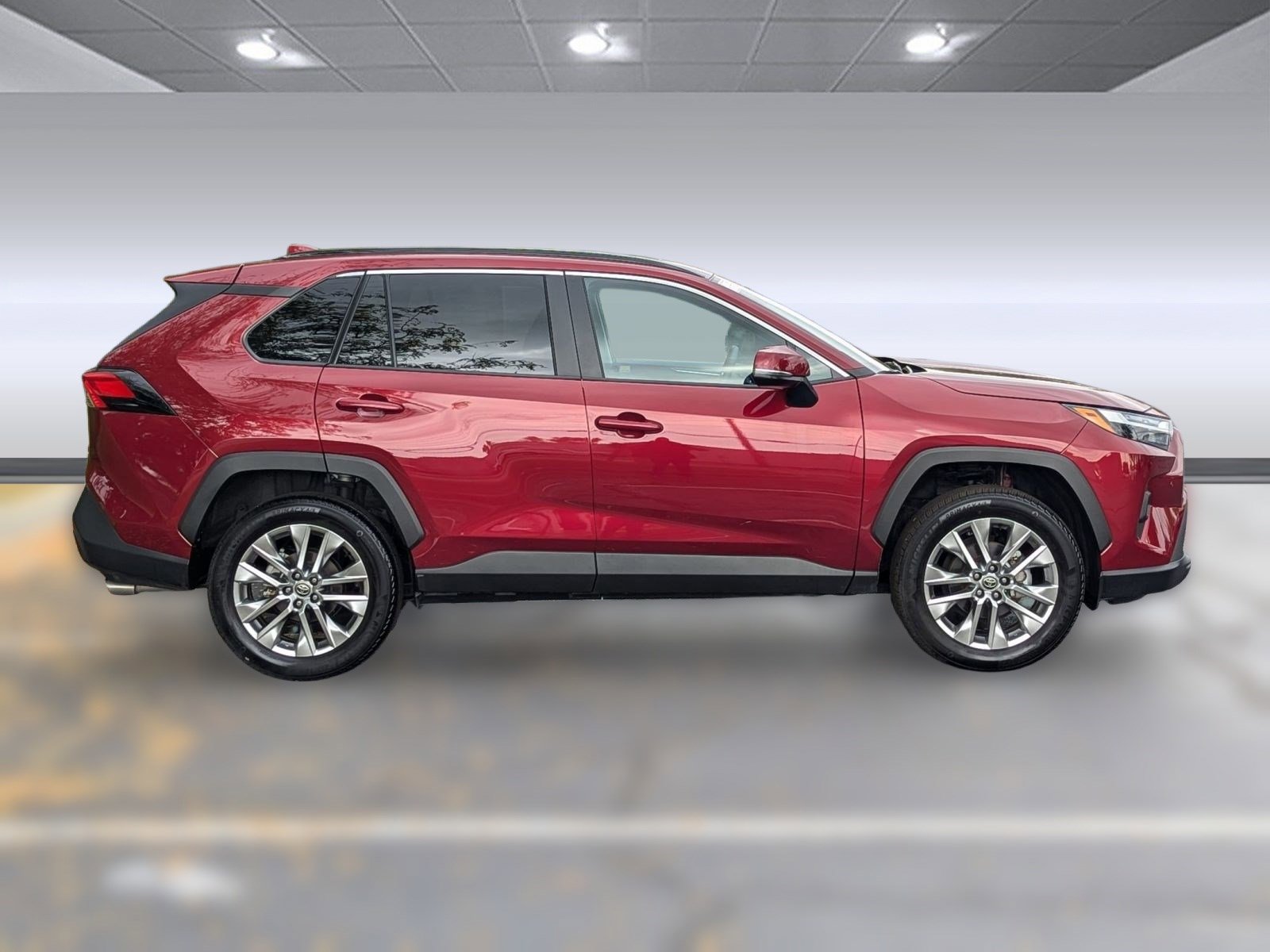 Used 2025 Toyota RAV4 XLE Premium image 8