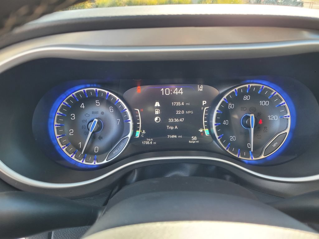 Used 2023 Chrysler Pacifica Touring-L FWD image 23