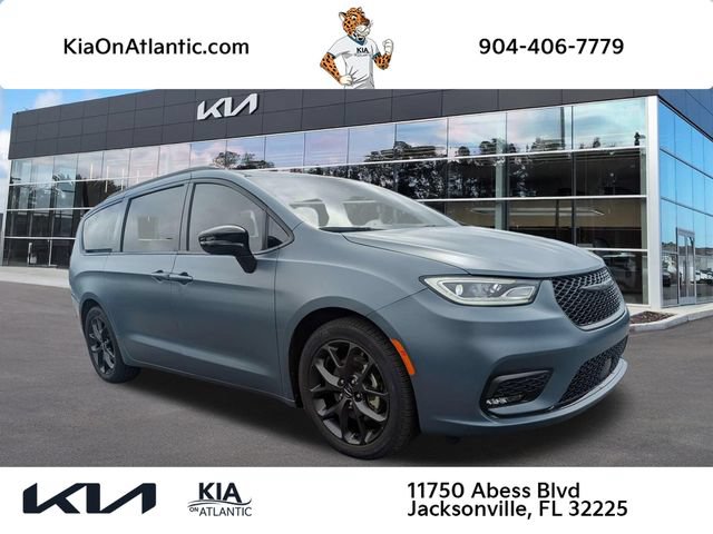 Used 2024 Chrysler Pacifica Limited w/ S Appearance Package