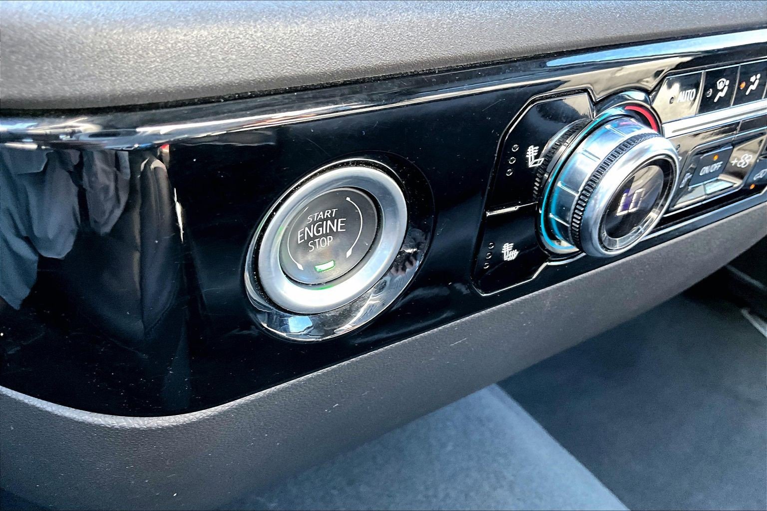 Used 2024 GMC Sierra 1500 SLT AWD/4WD image 7