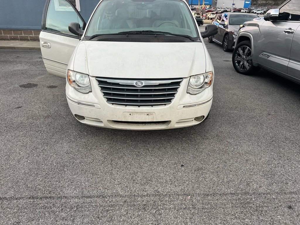 Used 2005 Chrysler Town & Country Limited