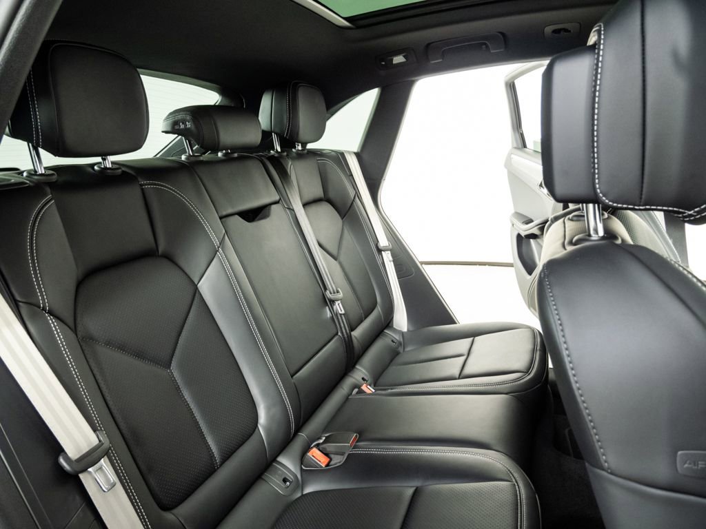 New 2026 Porsche Macan S image 23