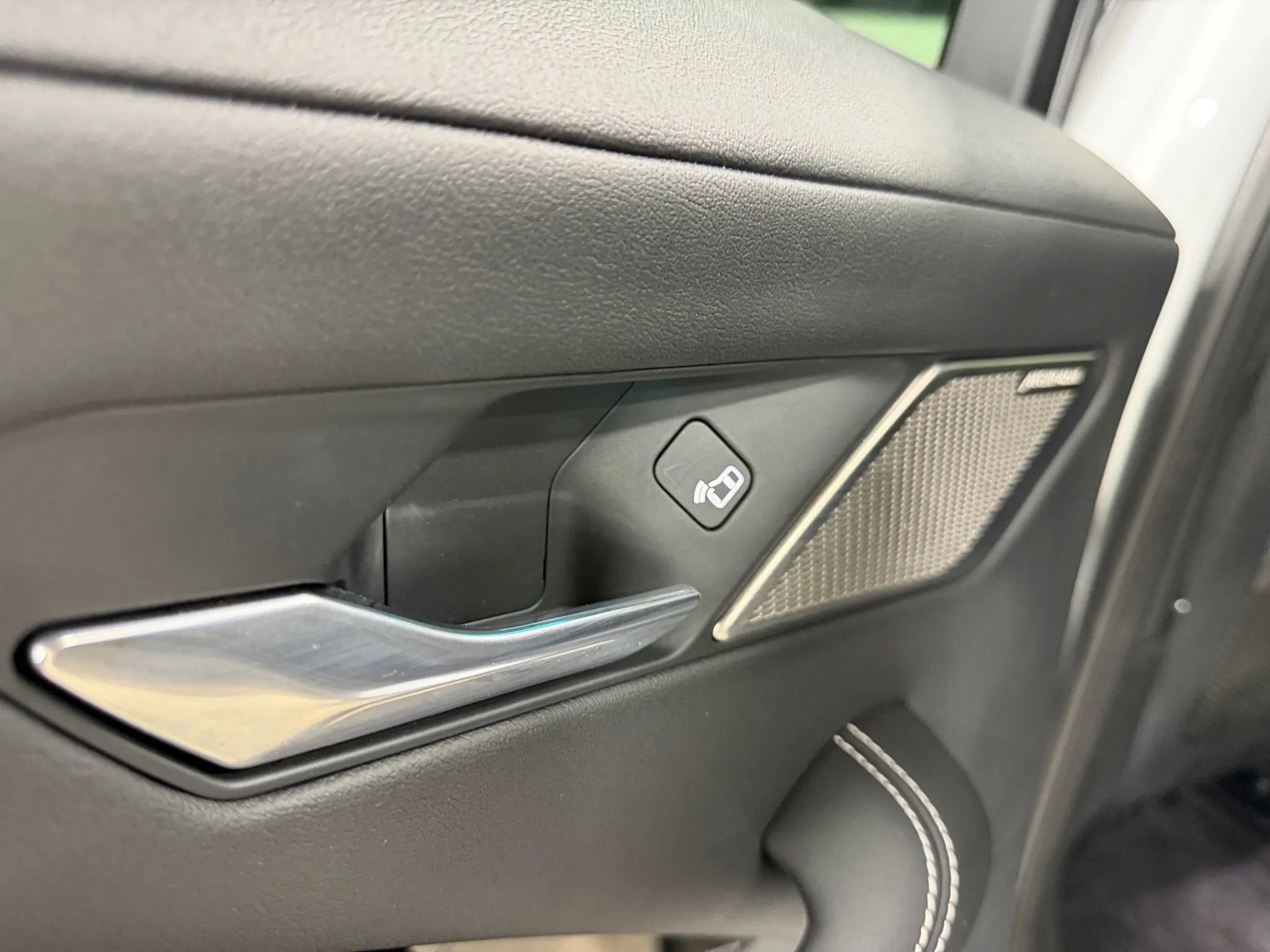 Used 2020 Jaguar I-PACE SE image 40