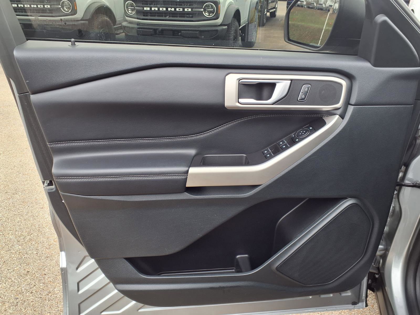 Used 2023 Ford Explorer XLT w/ Equipment Group 202A image 8