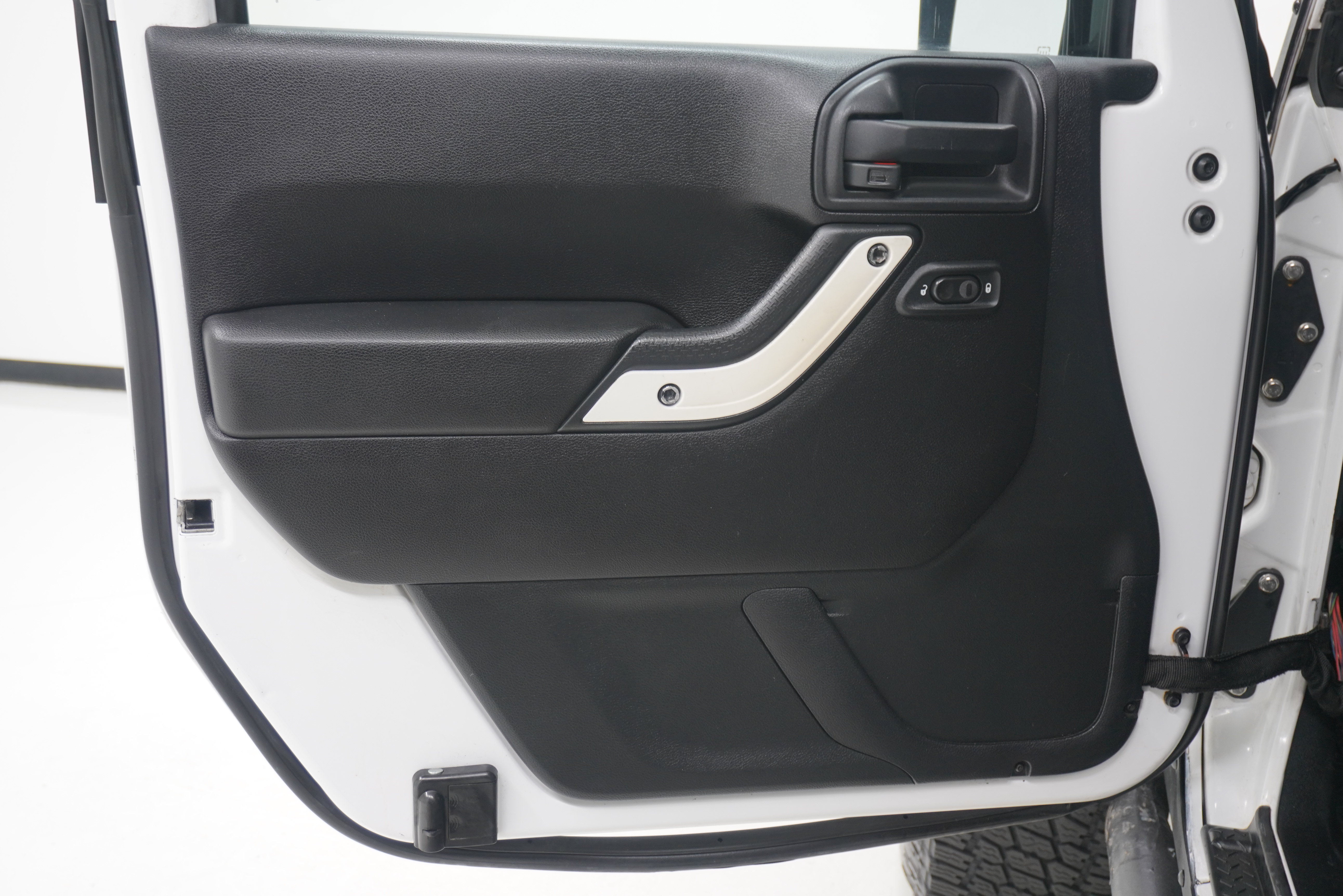 Used 2012 Jeep Wrangler Unlimited Sport AWD/4WD image 15
