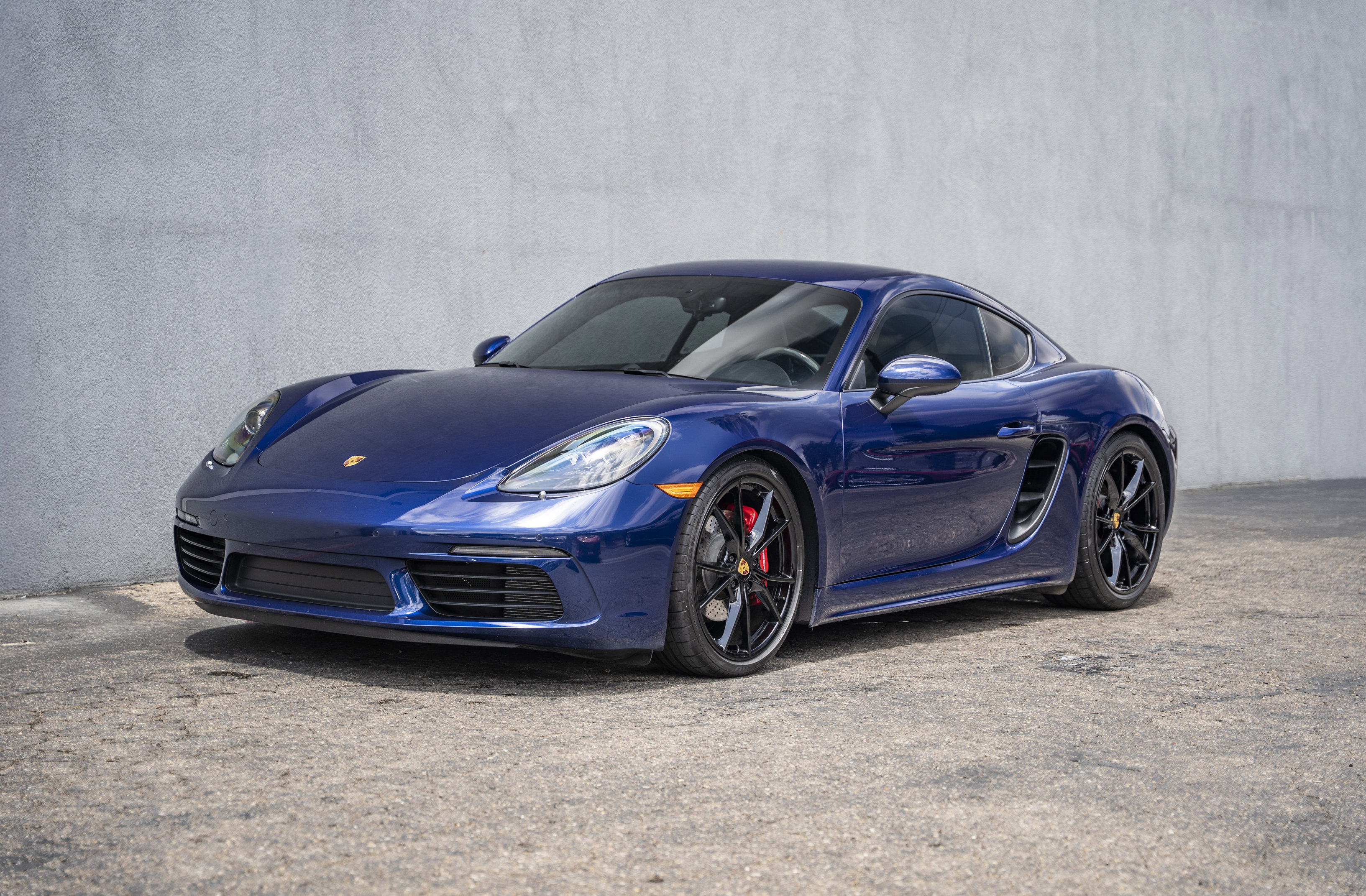 Used 2025 Porsche 718 Cayman S RWD image 1
