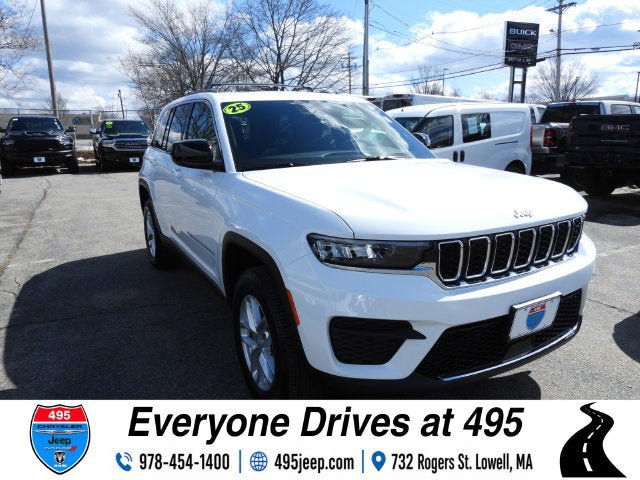 Used 2025 Jeep Grand Cherokee Laredo X AWD/4WD image 7