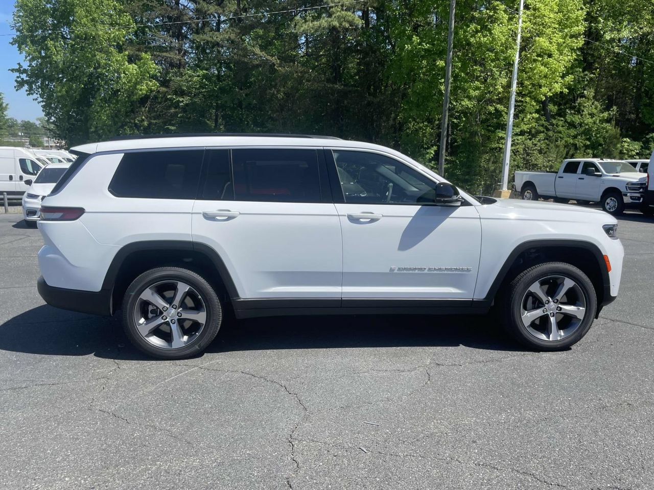 New 2026 Jeep Grand Cherokee L Limited w/ Luxury Tech Group II AWD/4WD image 9