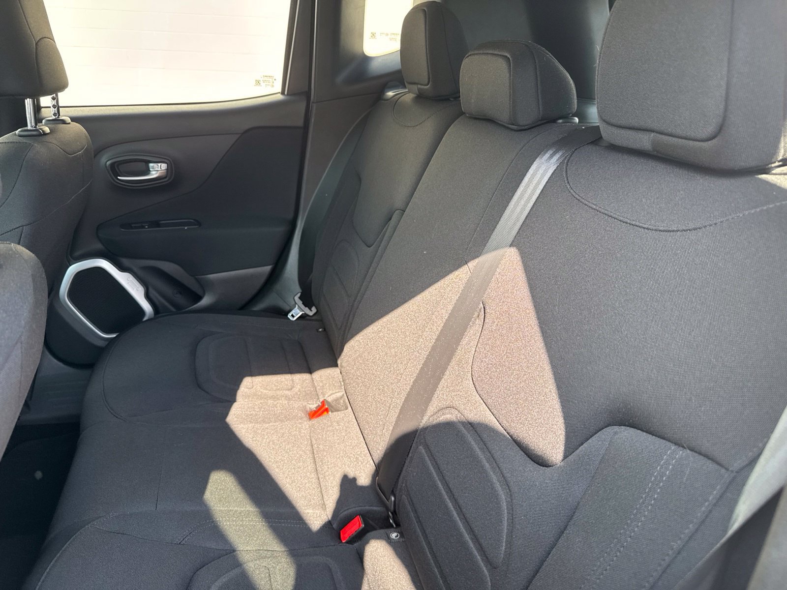 Used 2018 Jeep Renegade Latitude AWD/4WD image 13