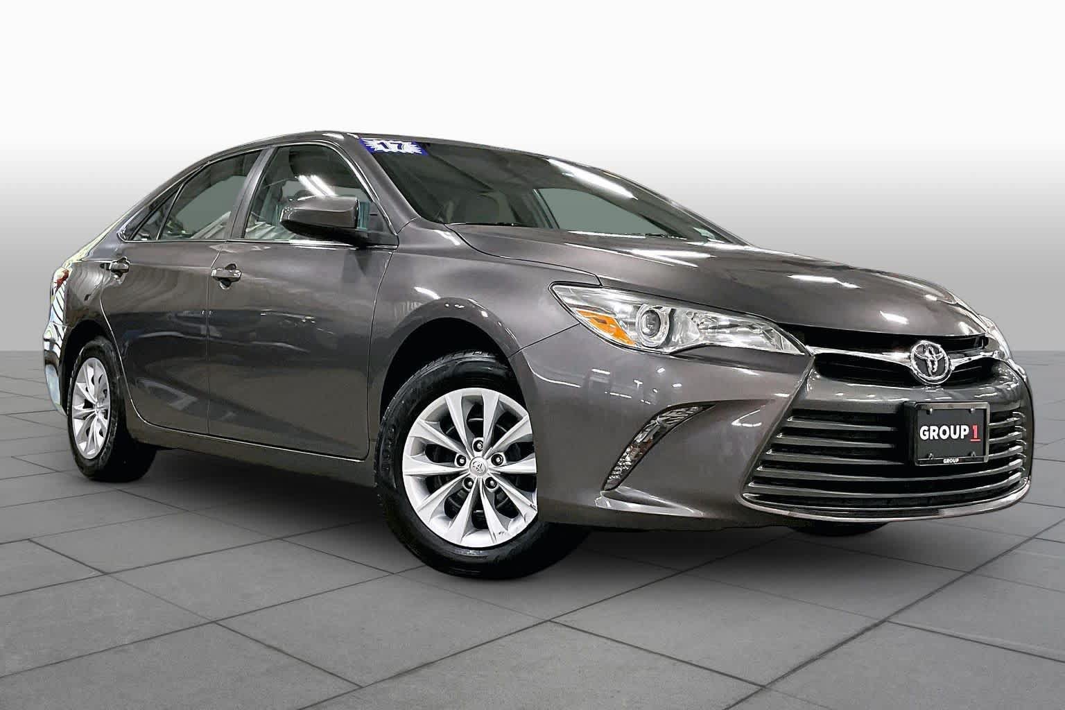 Used 2017 Toyota Camry LE FWD image 3