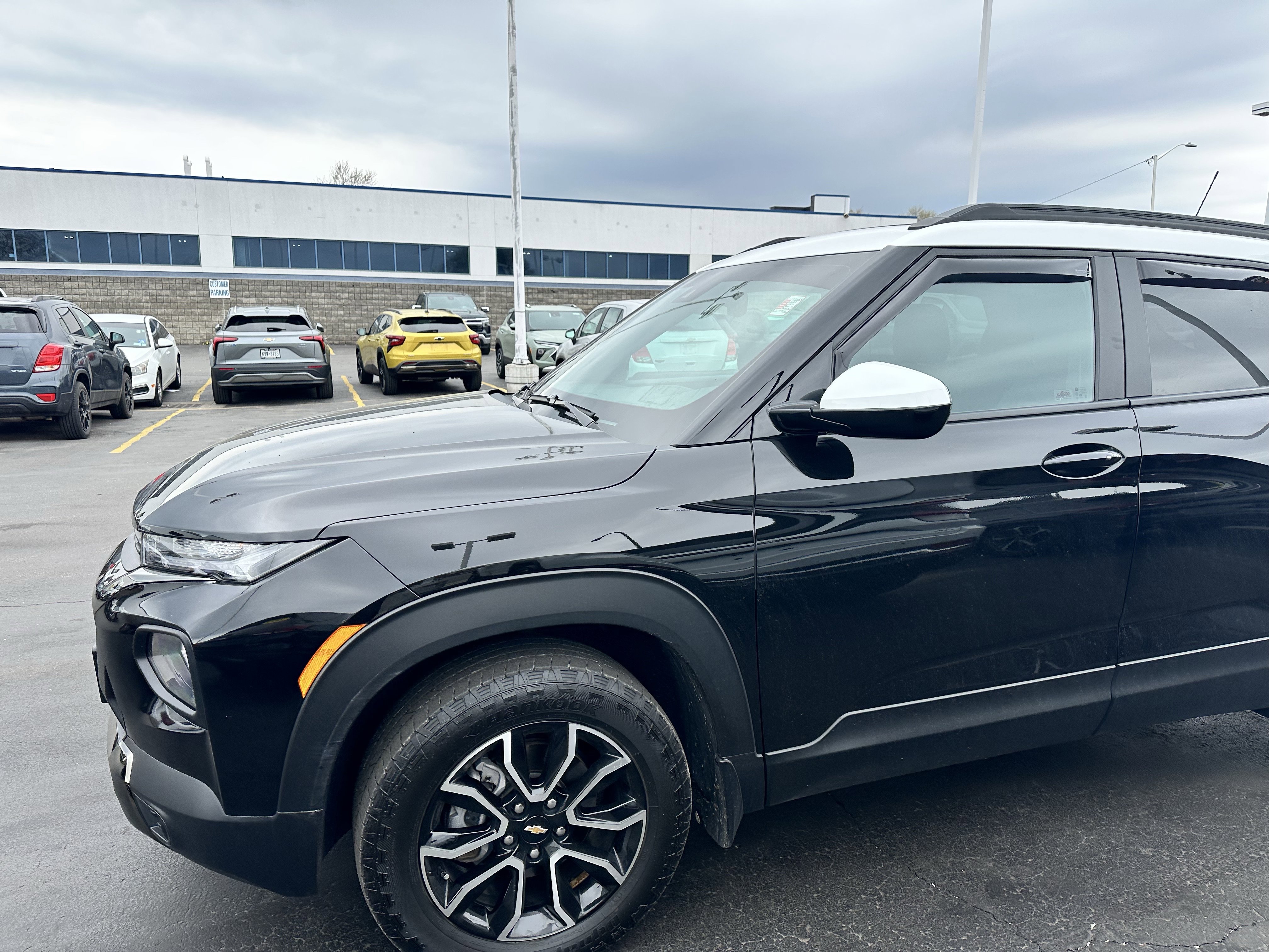Used 2023 Chevrolet TrailBlazer ACTIV w/ Sun and Liftgate Package AWD/4WD image 4