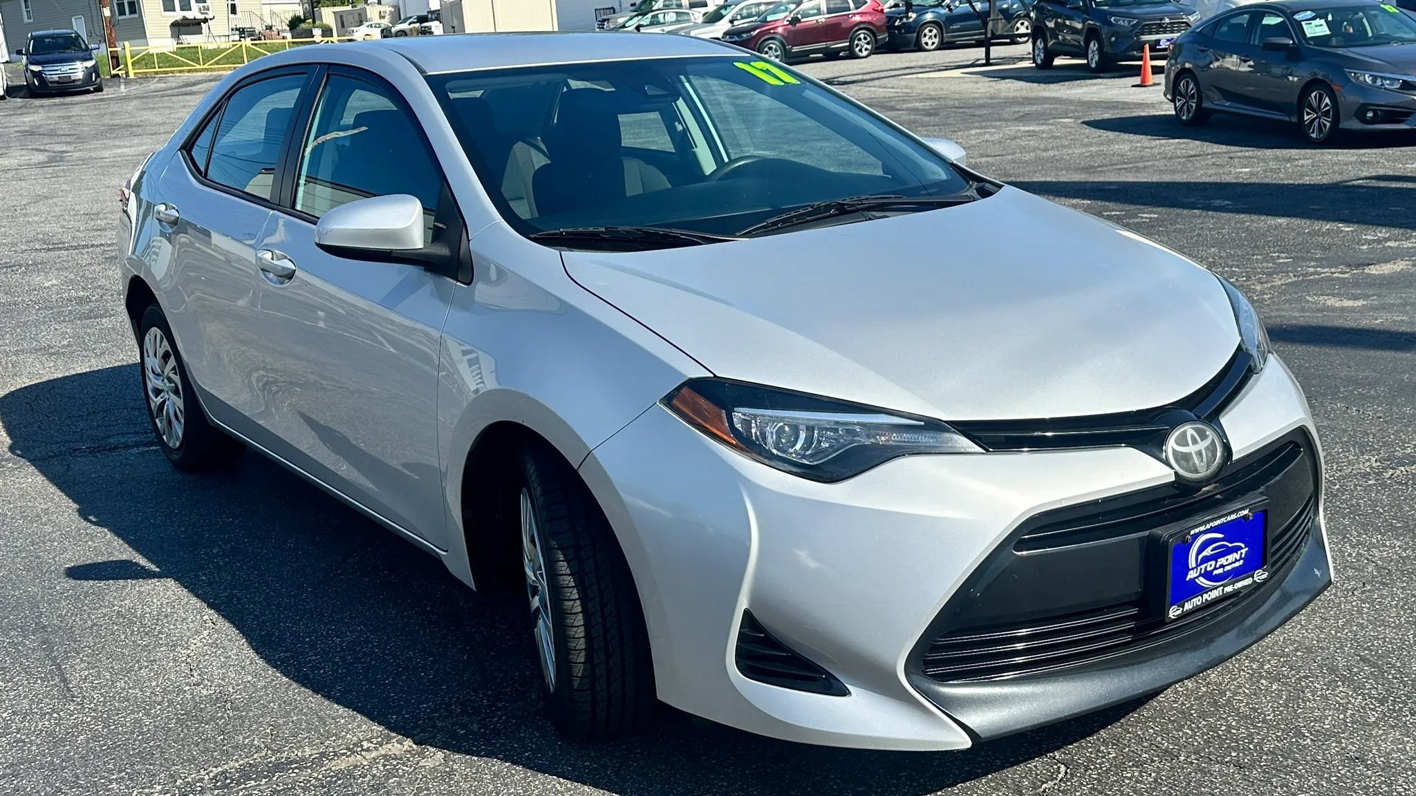 Used 2017 Toyota Corolla LE w/ Carpet Mat Package (TMS) FWD image 3