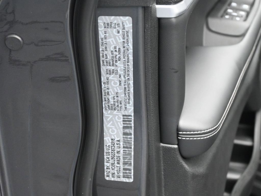 New 2025 Jeep Grand Cherokee L Limited w/ Black Appearance Package image 19