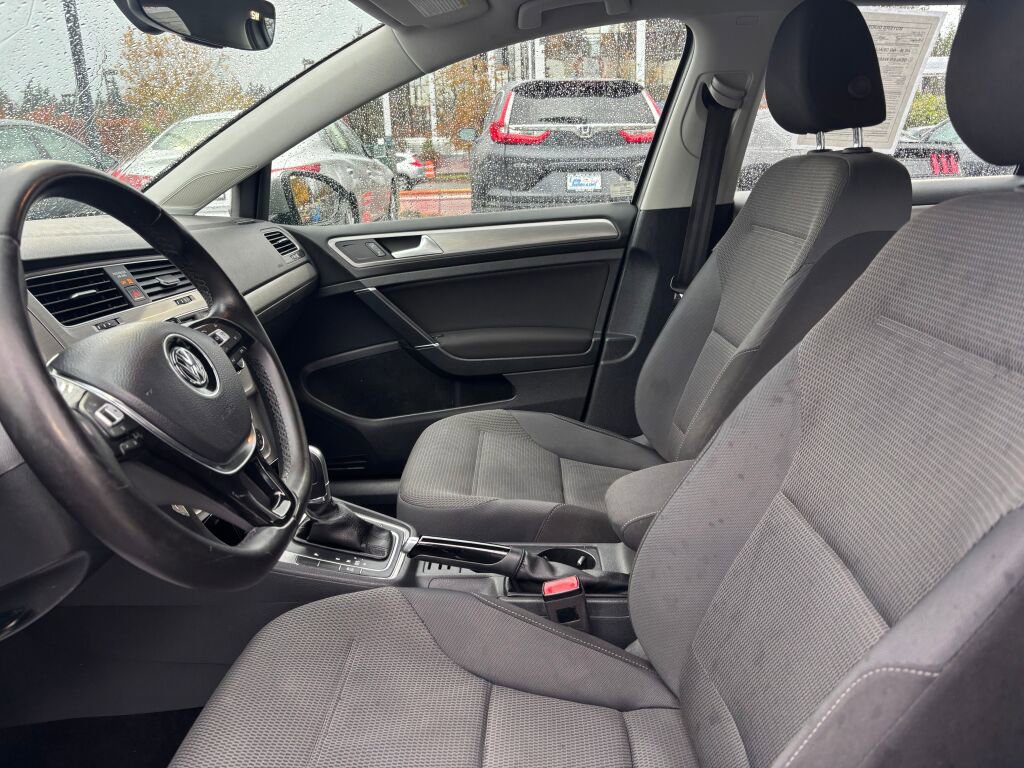 Used 2017 Volkswagen Golf S image 13