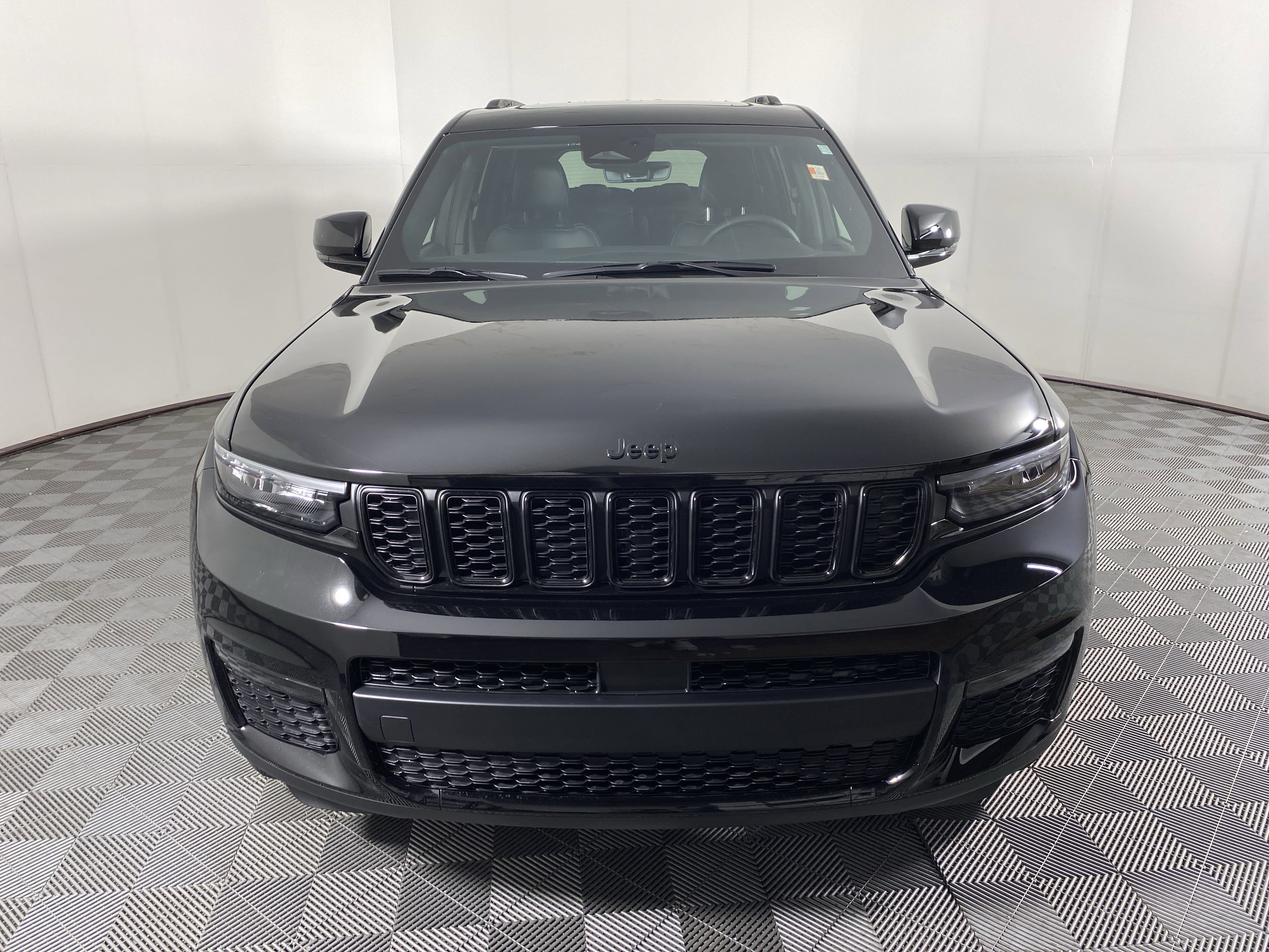 New 2025 Jeep Grand Cherokee L Limited w/ Black Appearance Package image 12