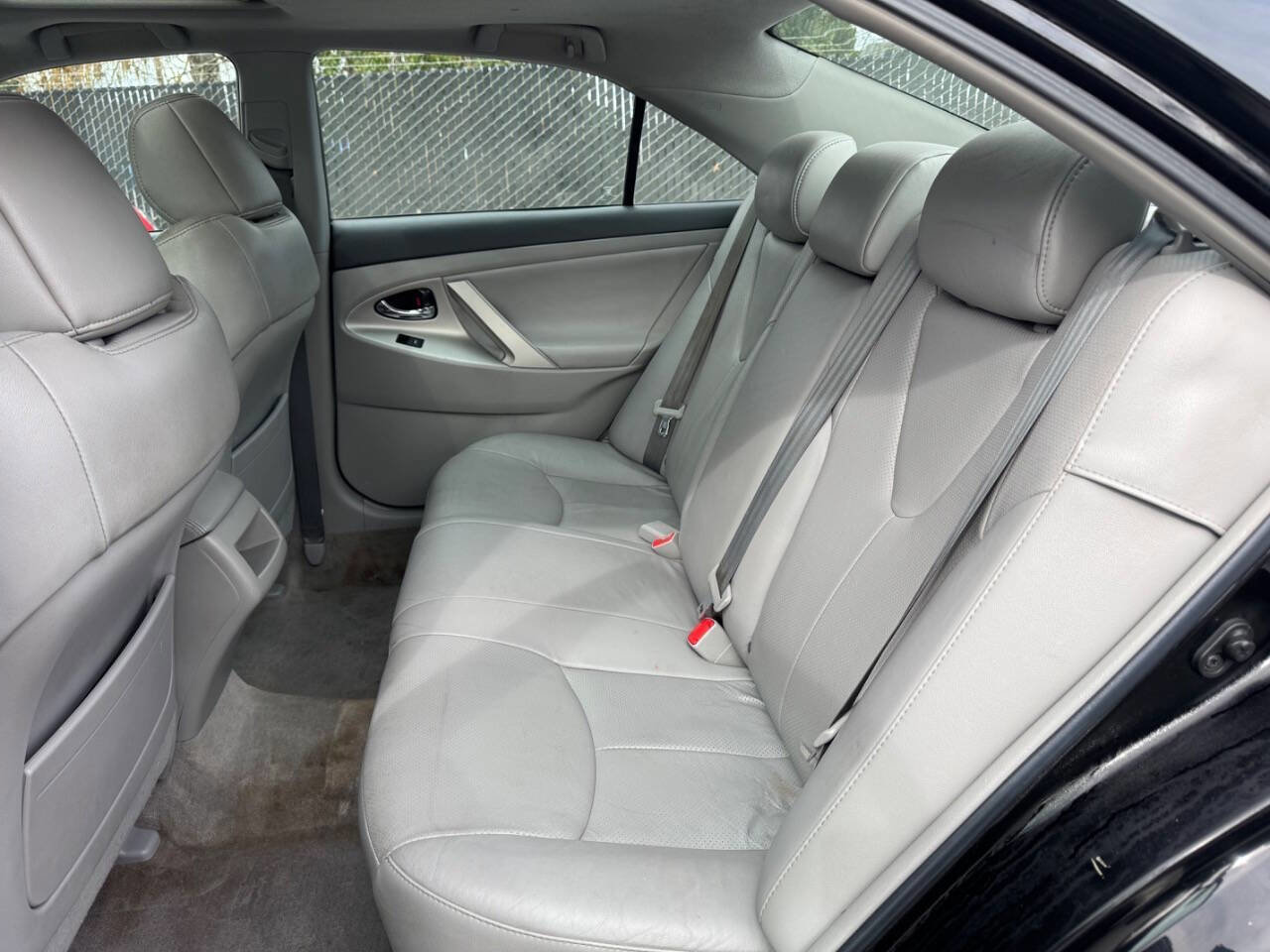 Used 2011 Toyota Camry SE w/ SE/XLE Extra-Value Pkg image 11