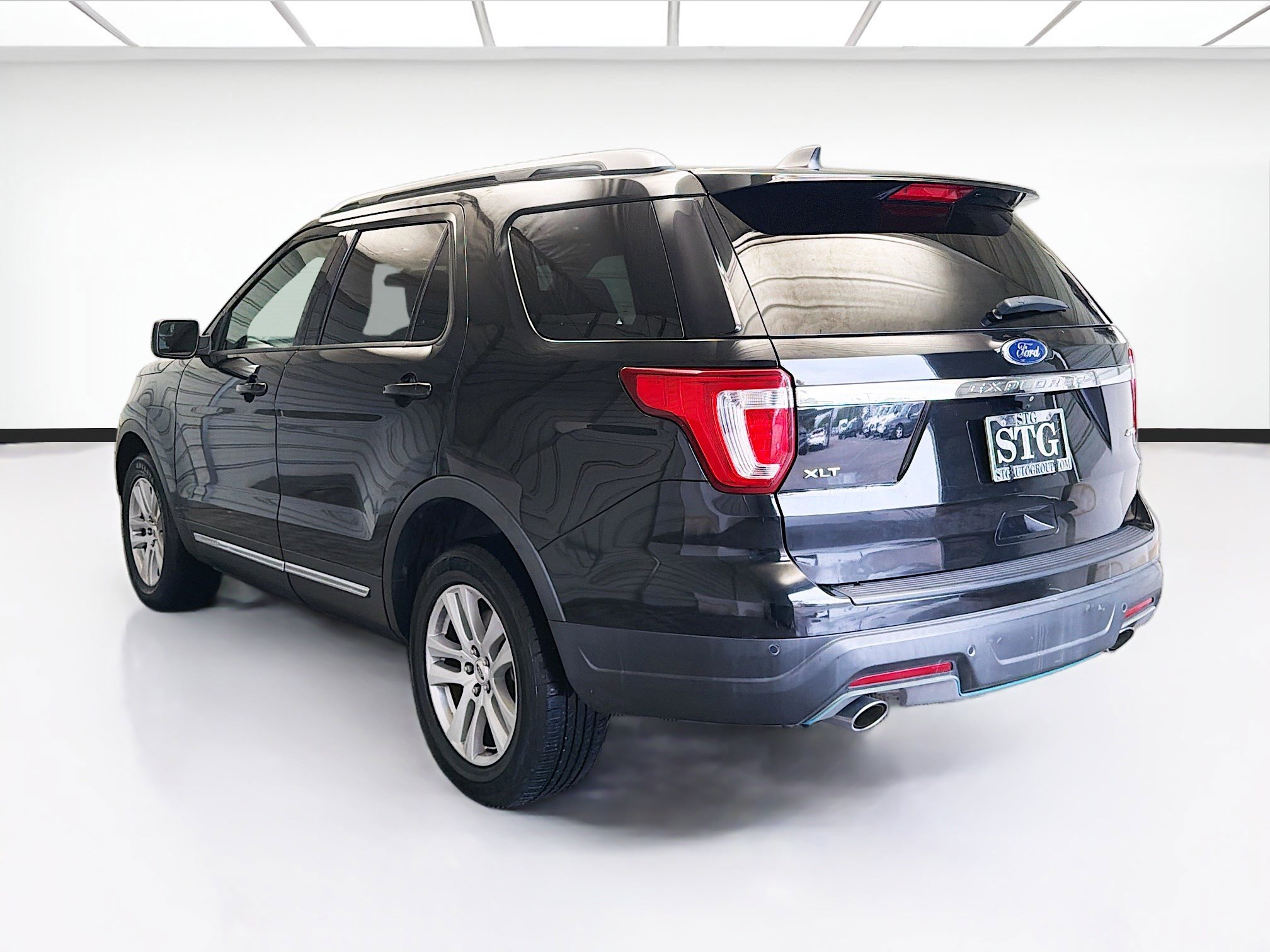 Used 2018 Ford Explorer XLT image 6