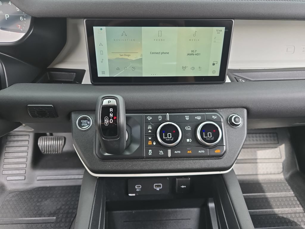 Used 2022 Land Rover Defender 110 SE AWD/4WD image 21