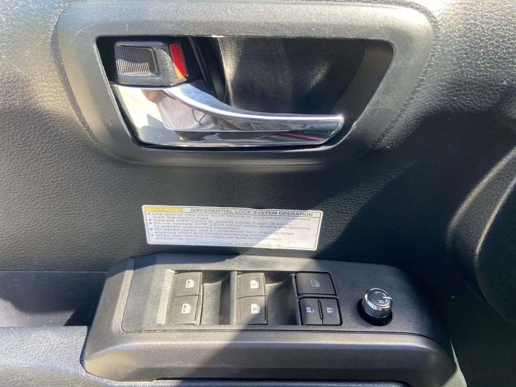 Used 2017 Toyota Tacoma TRD Pro image 11