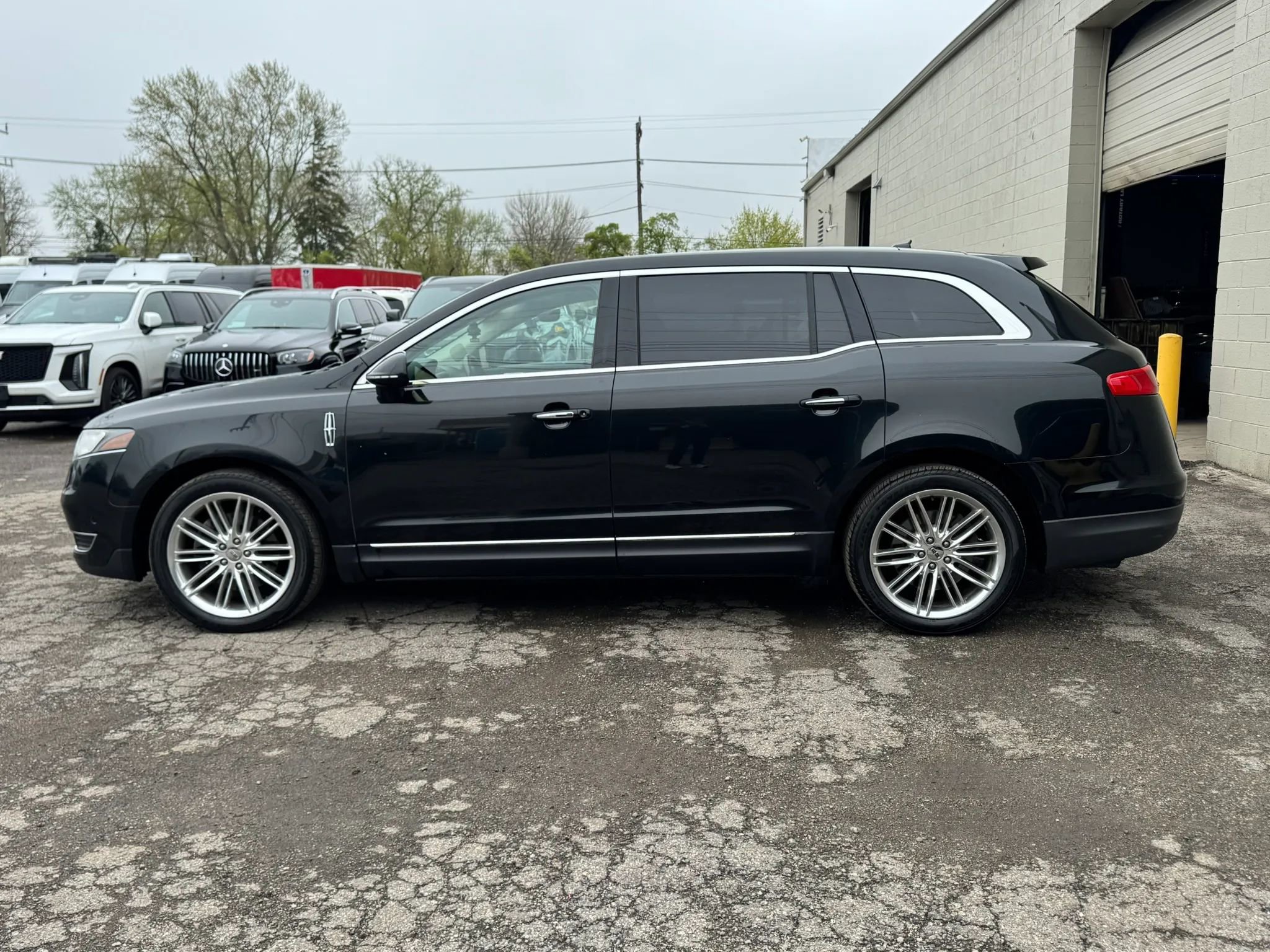 Used 2015 Lincoln MKT AWD w/ Equipment Group 201A image 8