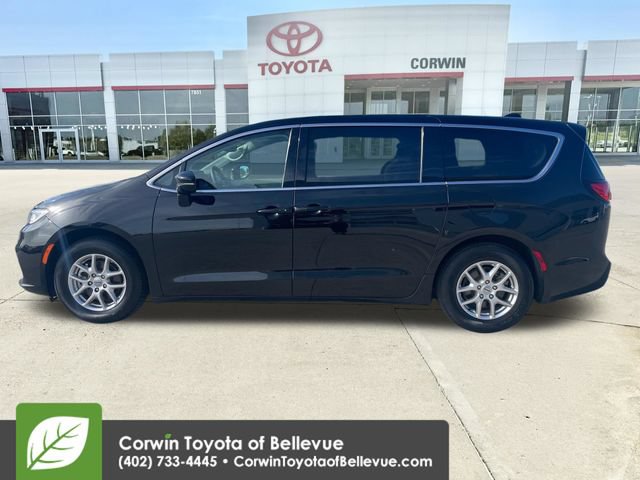 Used 2024 Chrysler Pacifica Touring-L FWD video 2