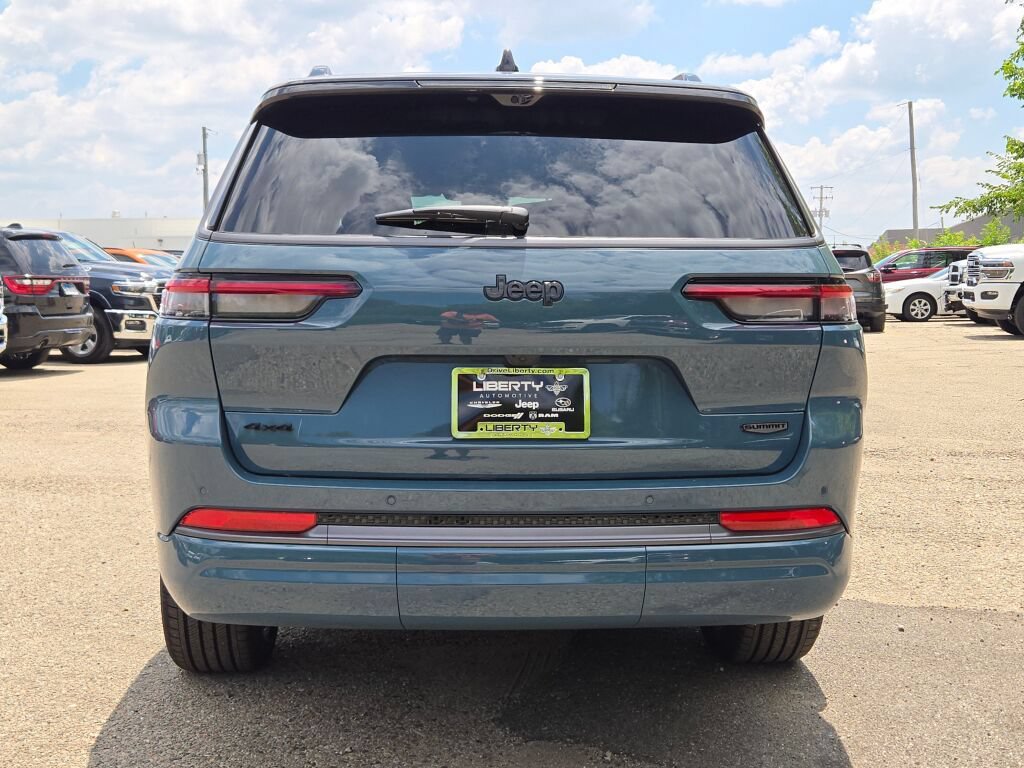 New 2026 Jeep Grand Cherokee L Summit w/ Obsidian Package AWD/4WD image 15