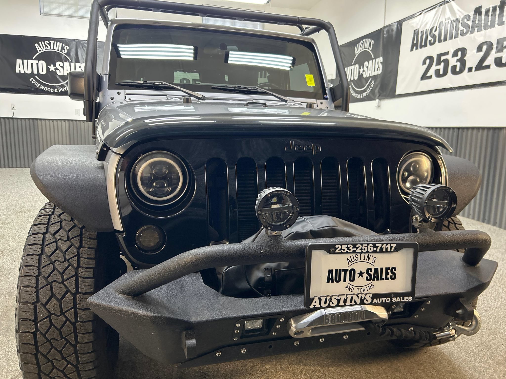 Used 2015 Jeep Wrangler Sport AWD/4WD image 2