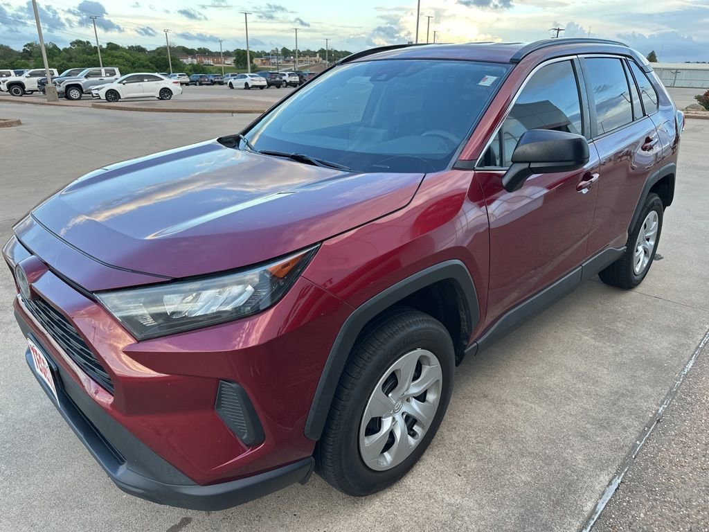 Used 2019 Toyota RAV4 LE AWD/4WD image 3
