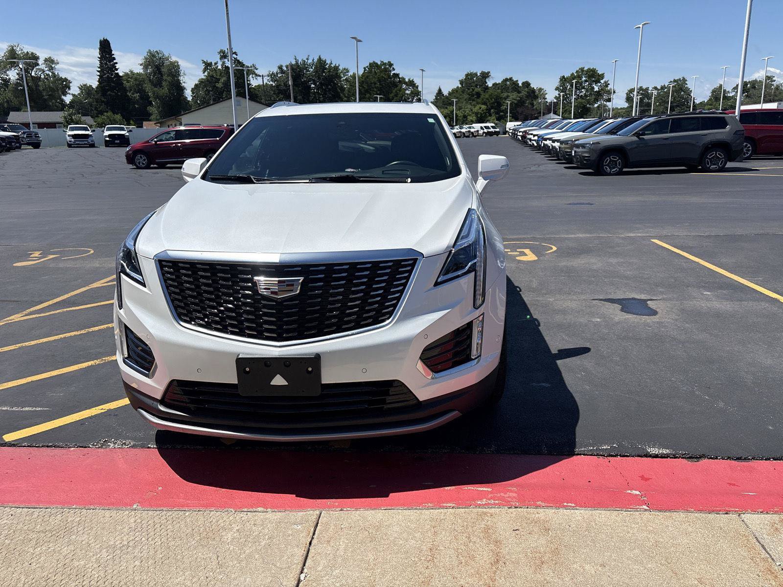 Used 2022 Cadillac XT5 Premium Luxury w/ Technology Package AWD/4WD image 2