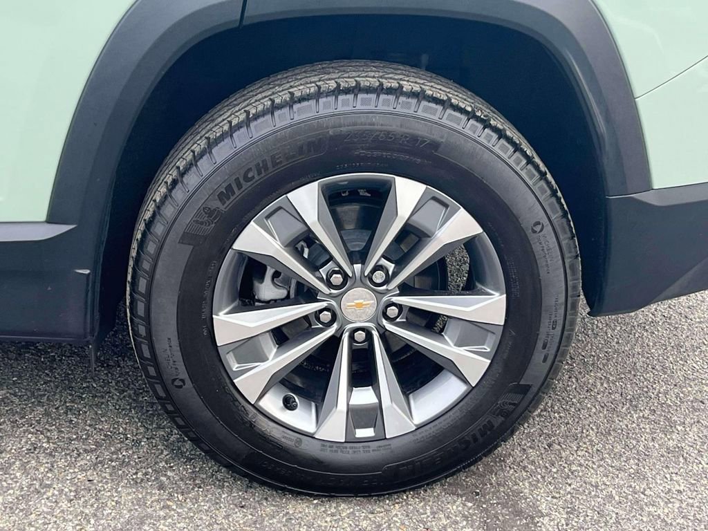 Used 2025 Chevrolet Equinox LT w/ Convenience Package II AWD/4WD image 9