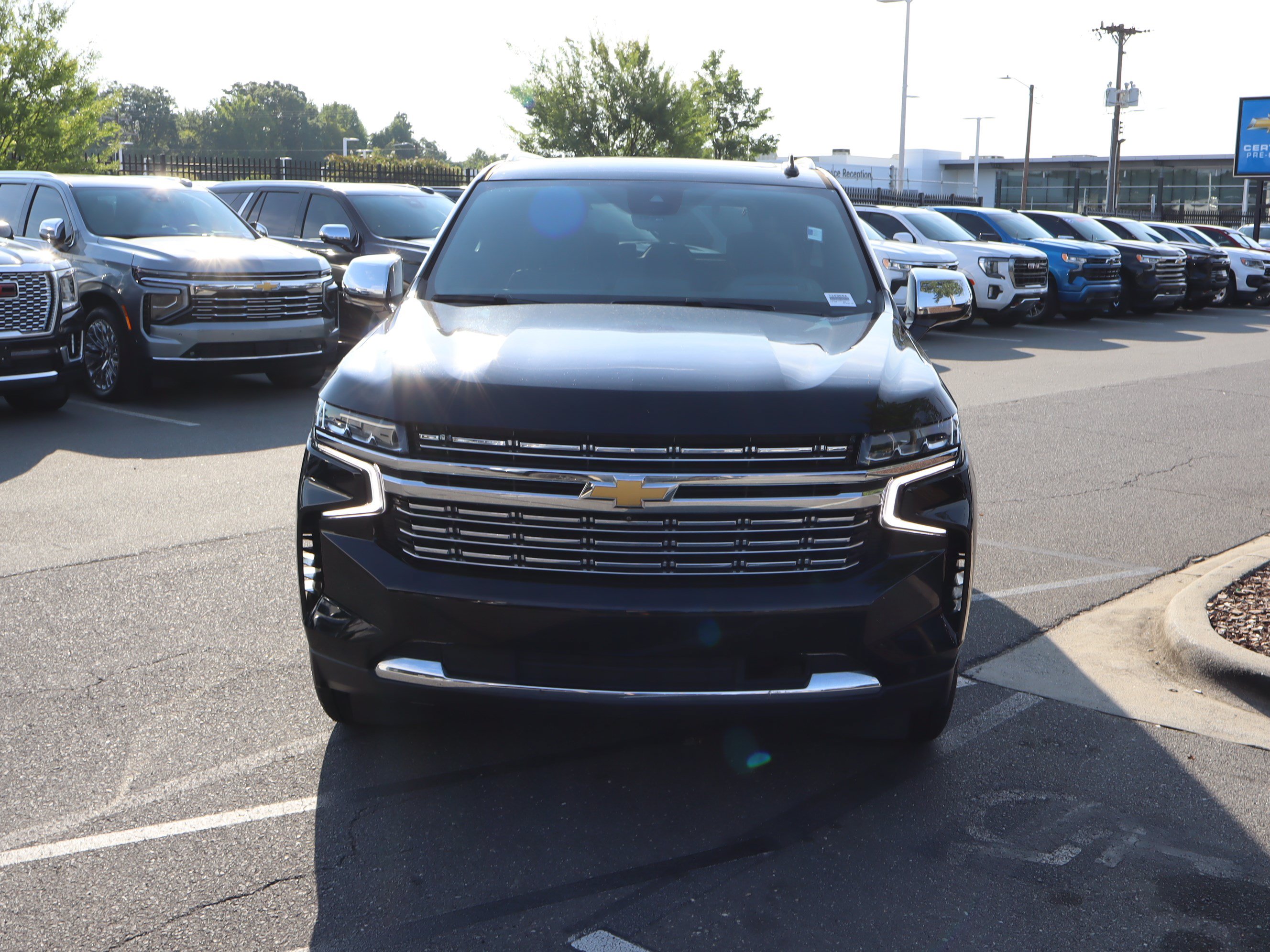 Used 2023 Chevrolet Tahoe Premier w/ Premium Package 2 AWD/4WD image 3